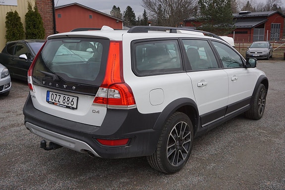 Volvo XC70 2 of 5
