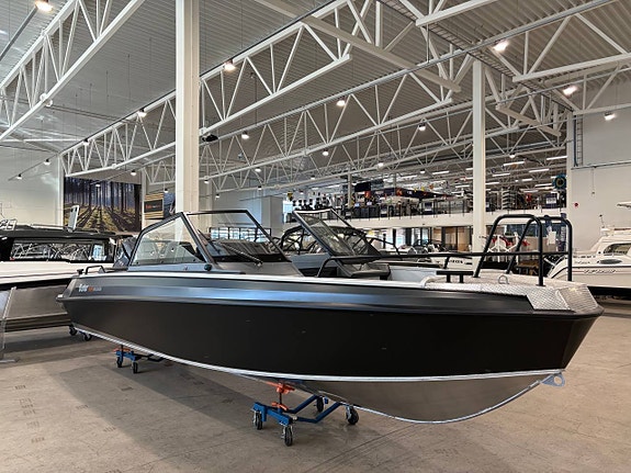 Buster Supermagnum med F350 2026 XSA Black edition Joystick