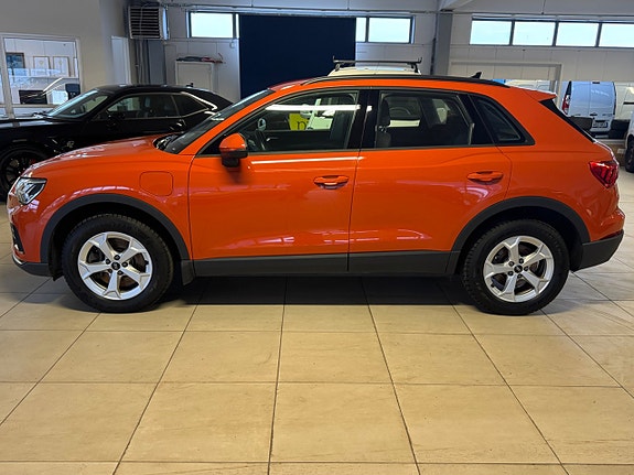 Audi Q3 3 of 5