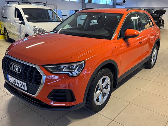Audi Q3 2 of 5