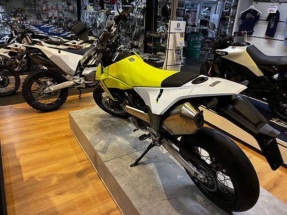 Husqvarna 701 SUPERMOTO 3 of 6