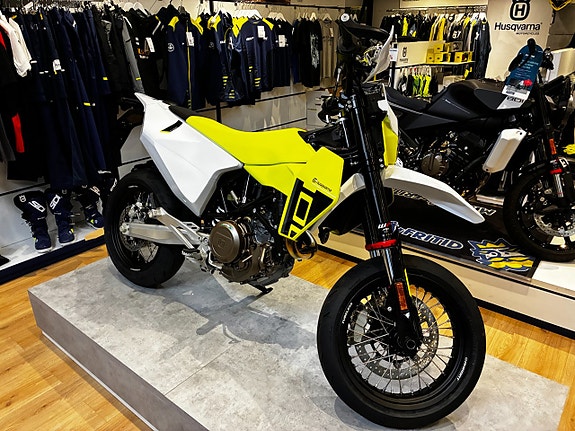 Husqvarna 701 SUPERMOTO 2 of 6