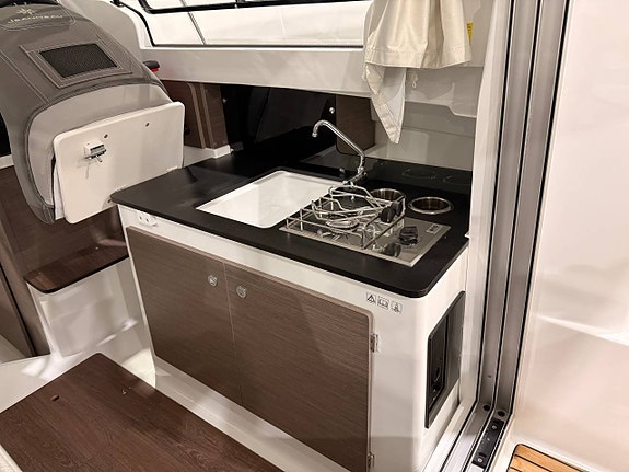 Nya Jeanneau 695 S2 Cabin ink. Yamaha F150 elreglage 2026 9 of 12