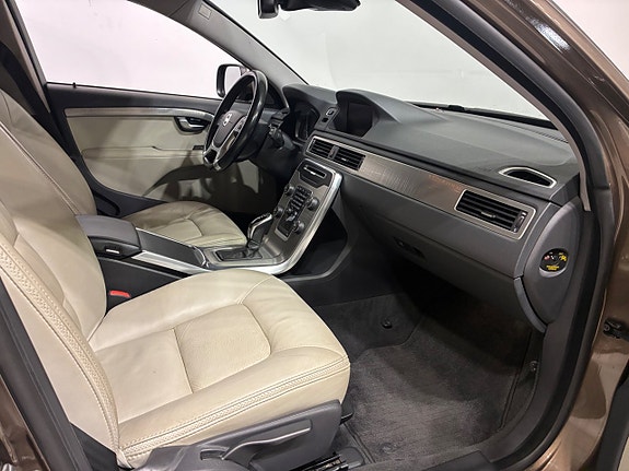 Volvo XC70 4 of 5
