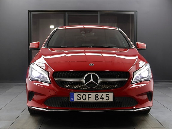 Mercedes-Benz CLA200 4 of 5