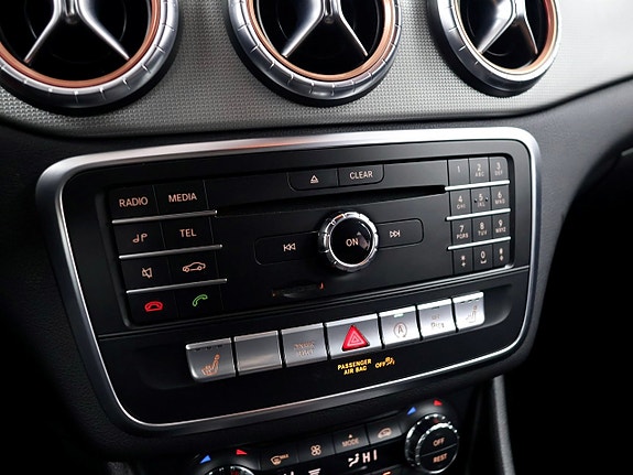 Mercedes-Benz CLA200 16 of 27
