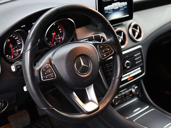 Mercedes-Benz CLA200 11 of 27