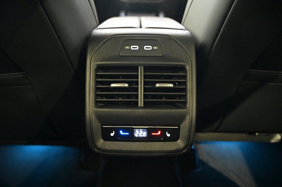 Volkswagen Passat 26 of 28