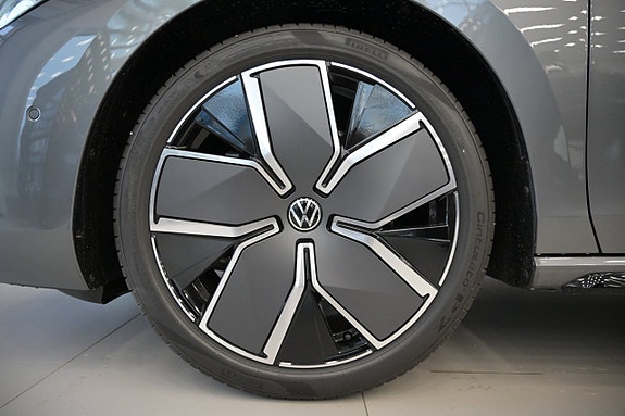 Volkswagen Passat 10 of 28