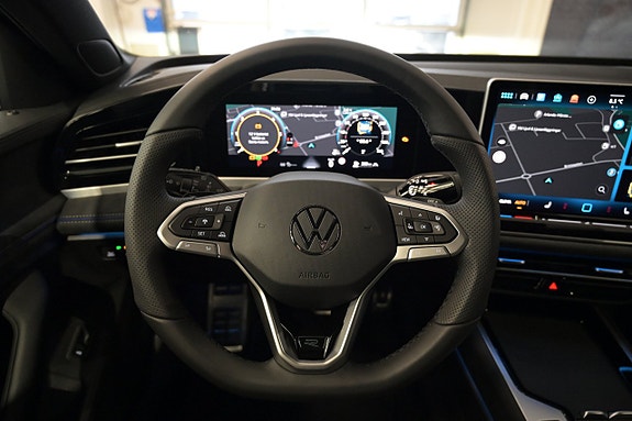 Volkswagen Passat 12 of 28