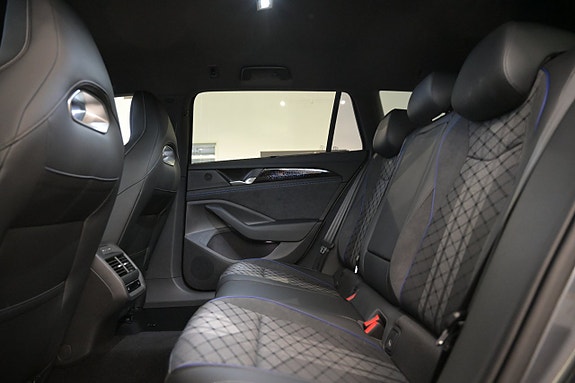 Volkswagen Passat 27 of 28