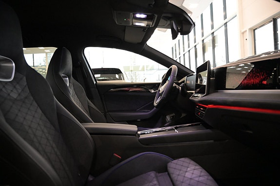 Volkswagen Passat 24 of 28