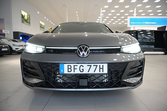 Volkswagen Passat 3 of 28