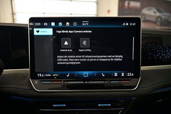 Volkswagen Passat 21 of 28