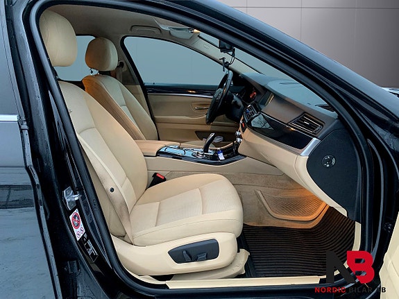 BMW 520d 3 of 5