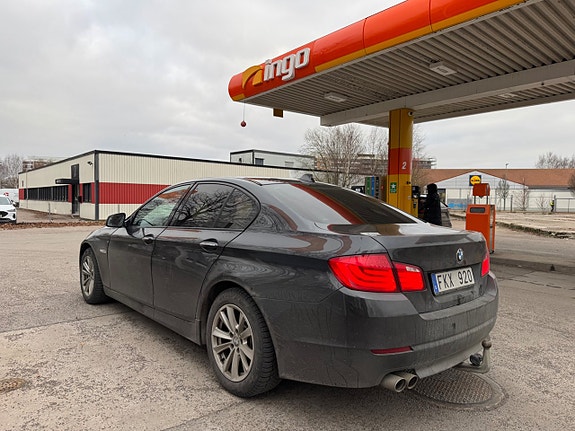 BMW 525 2 of 5