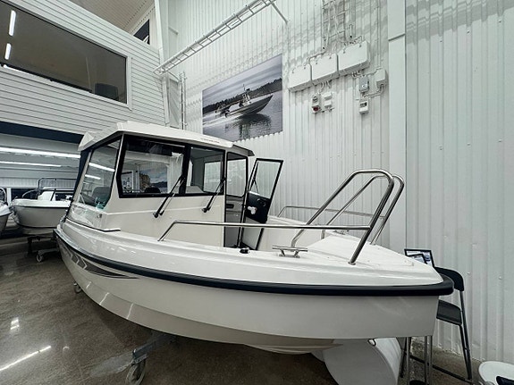 Sandström Ultra 57 Cabin - Honda 80,100,115hk 2 of 4