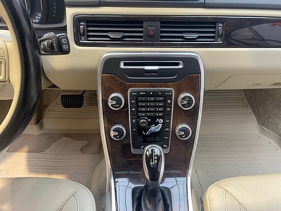 Volvo V70 14 of 20