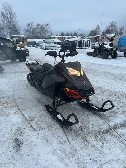 Ski-Doo Summit Expert 850 e-tec 154" 2 of 3