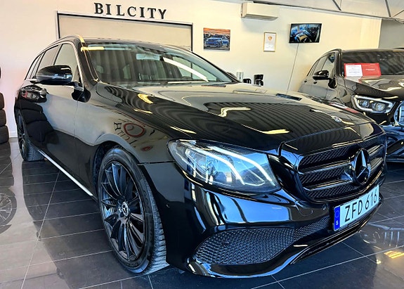 Mercedes-Benz E220 3 of 5
