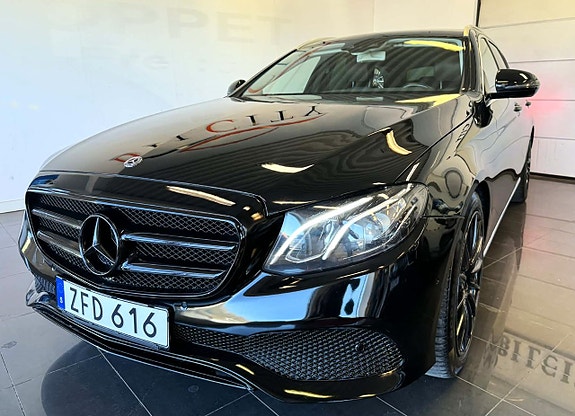 Mercedes-Benz E220 2 of 5