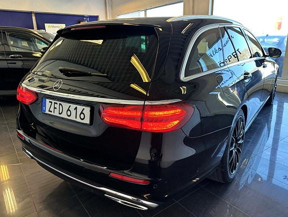 Mercedes-Benz E220 5 of 5