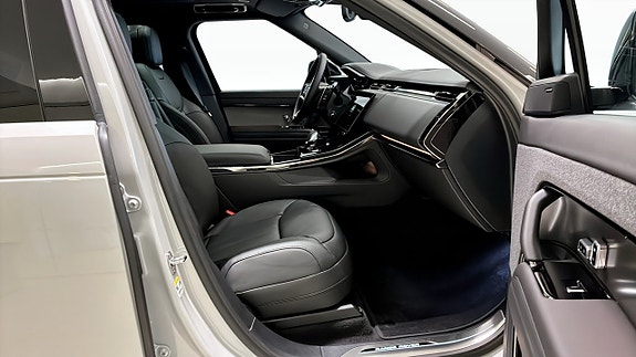 Land Rover Range Rover Sport 3 of 5