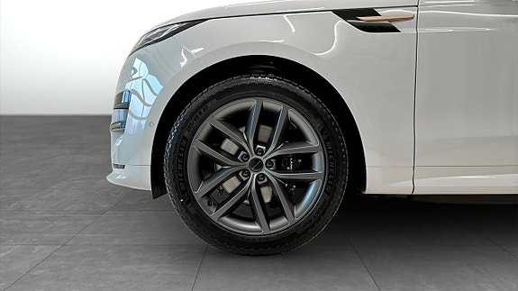 Land Rover Range Rover Sport 9 of 13