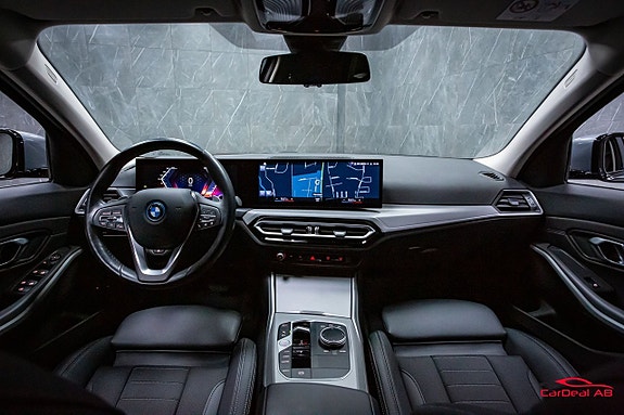 BMW 330e 14 of 26