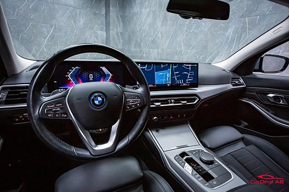 BMW 330e 13 of 26