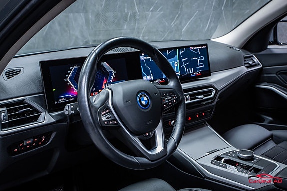 BMW 330e 12 of 26