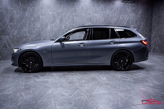 BMW 330e 4 of 5