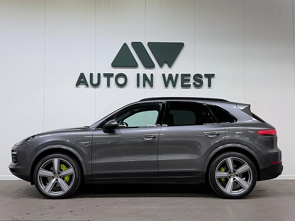 Porsche Cayenne 3 of 5