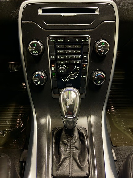 Volvo V70 11 of 18