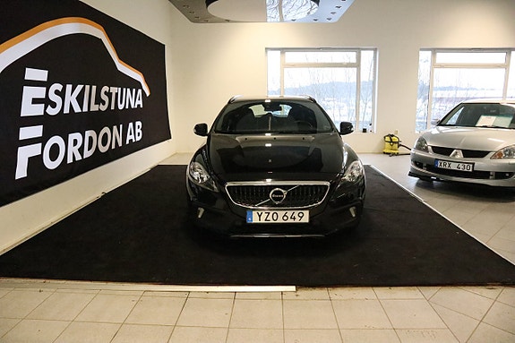 Volvo V40 Cross Country 2 of 5