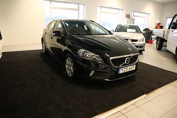 Volvo V40 Cross Country 3 of 5
