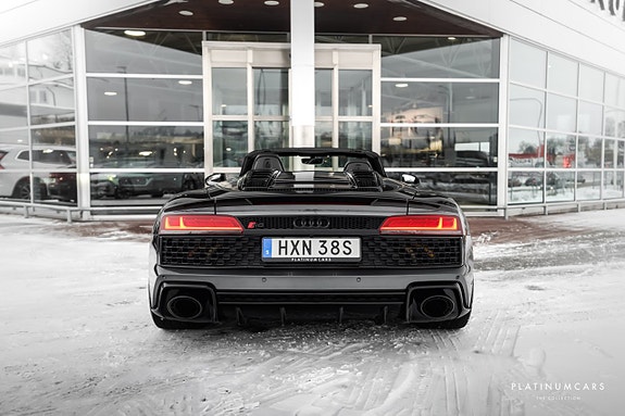 Audi R8 4 of 5
