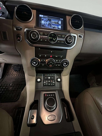 Land Rover Discovery 13 of 19