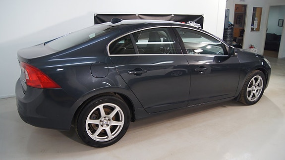 Volvo S60 2 of 5