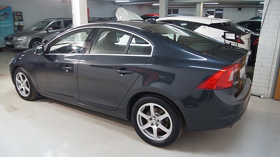 Volvo S60 3 of 5