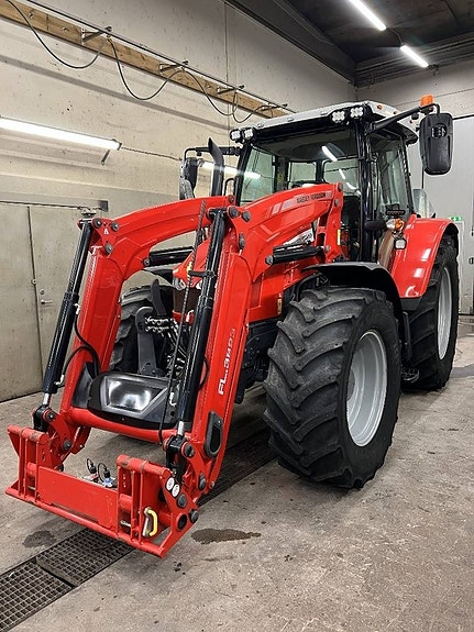 Massey Ferguson 5713S