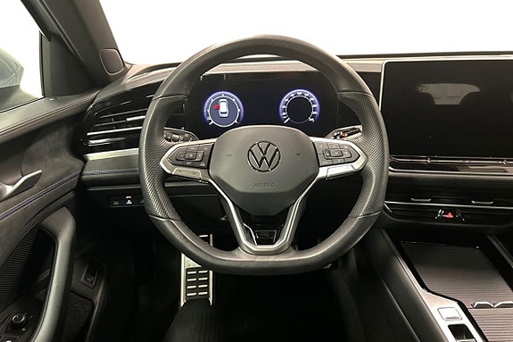 Volkswagen Passat 16 of 26