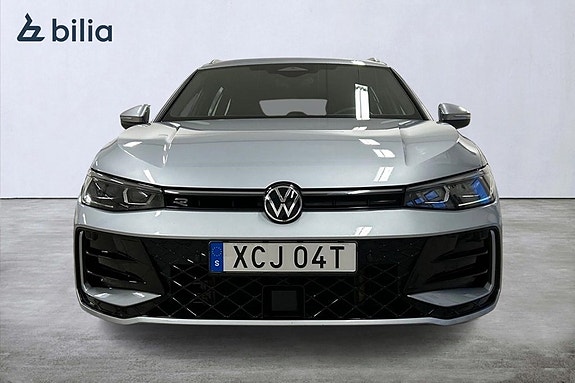 Volkswagen Passat 7 of 26