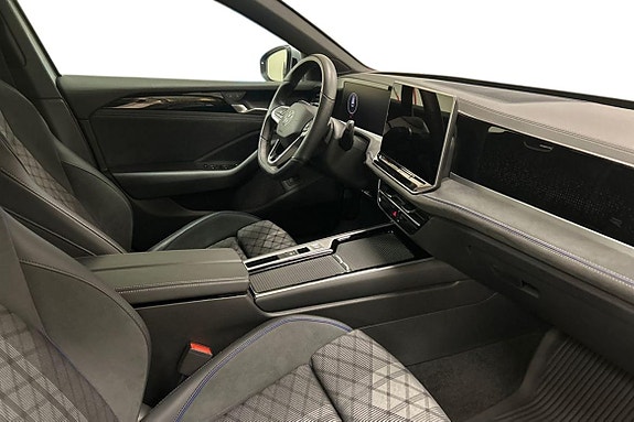 Volkswagen Passat 9 of 26