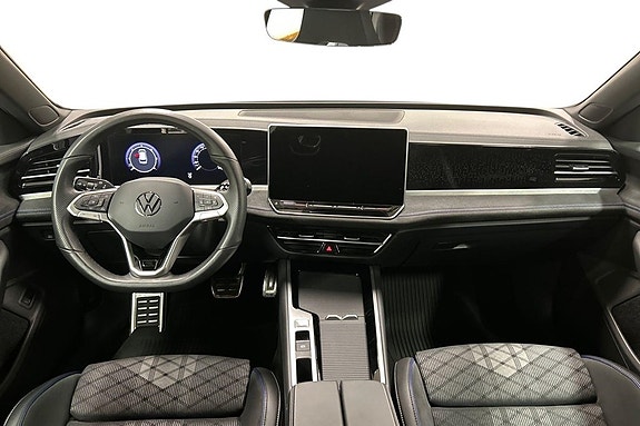 Volkswagen Passat 14 of 26