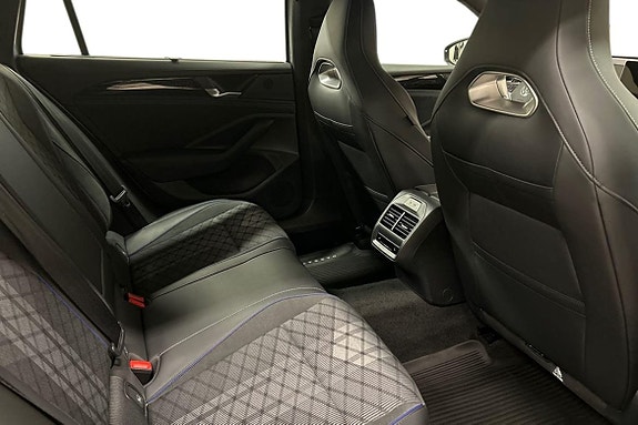 Volkswagen Passat 11 of 26