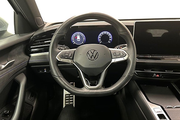 Volkswagen Passat 15 of 26
