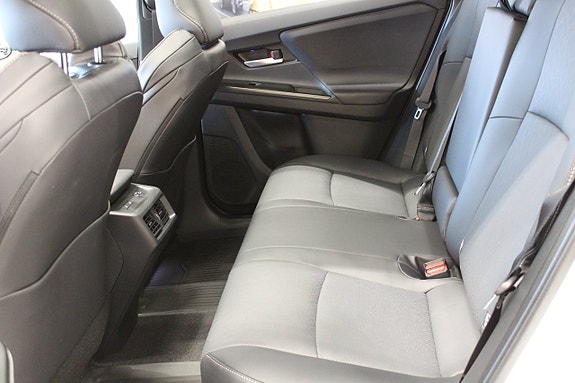 Subaru Solterra 5 of 16