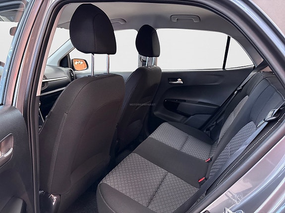 Kia Picanto 9 of 16