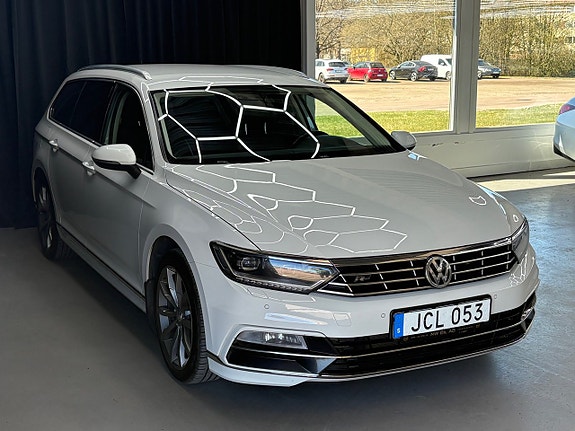 Volkswagen Passat 2 of 5